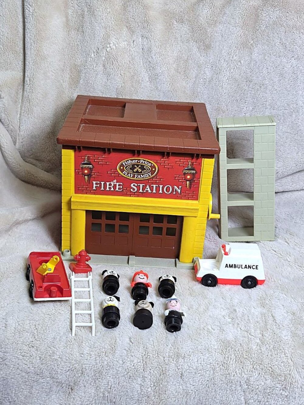 Vintage 1979 Fisher-Price Little People Fire House – Working Bell & Door